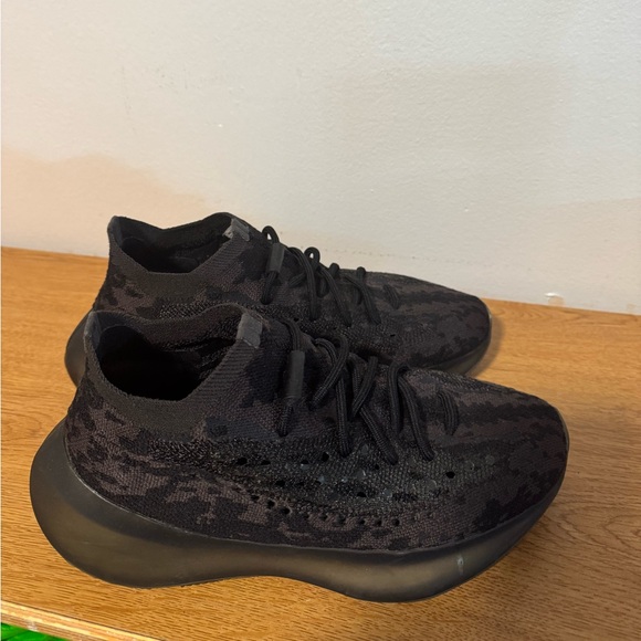 Yeezy 380 Onyx Non Reflective - Picture 4 of 7